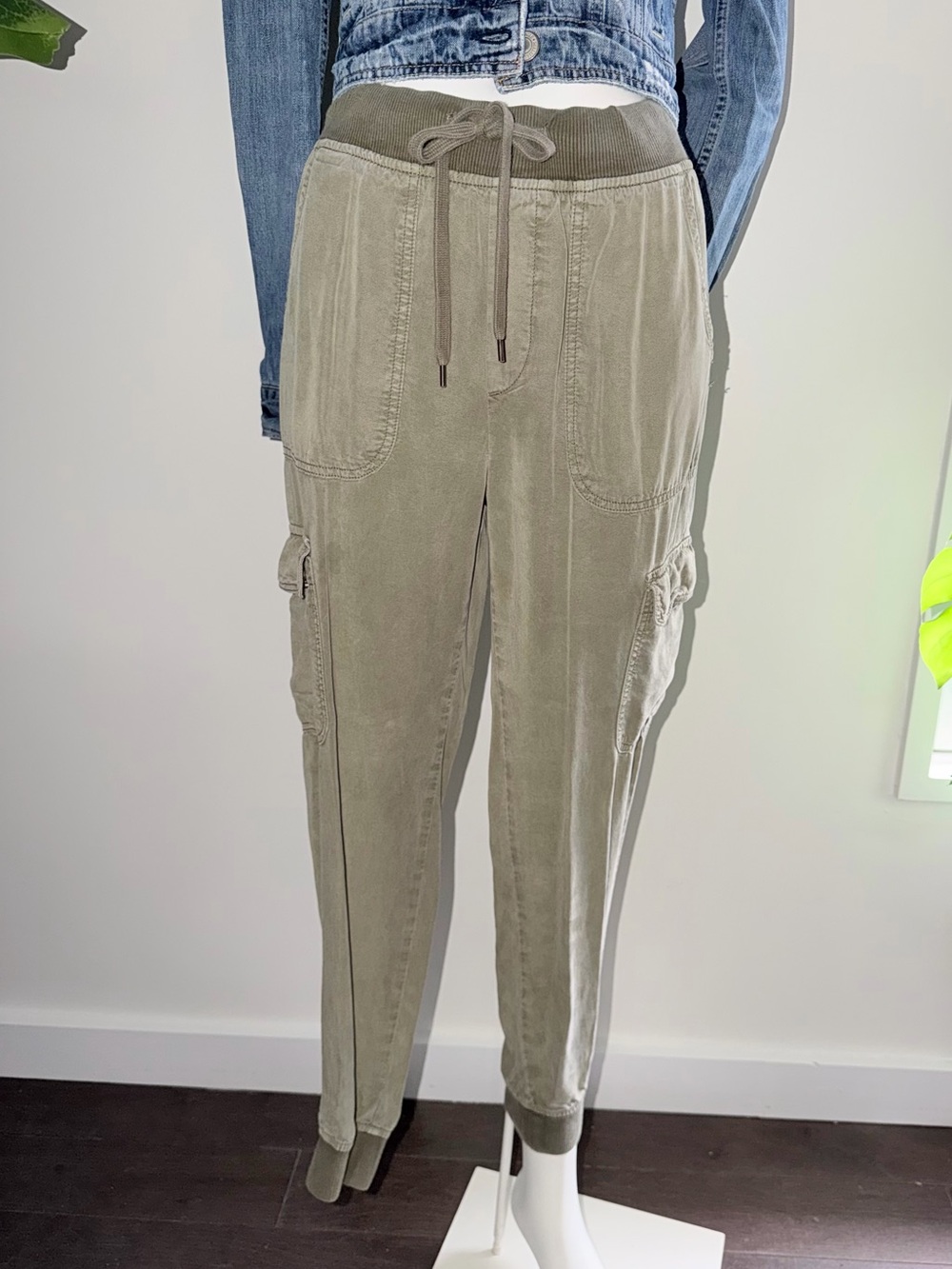 Women’s Olive Drawstring Cargo Joggers